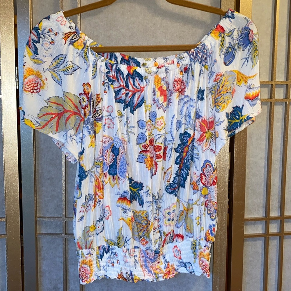 Beautiful, colorful, floral top, women’s size large